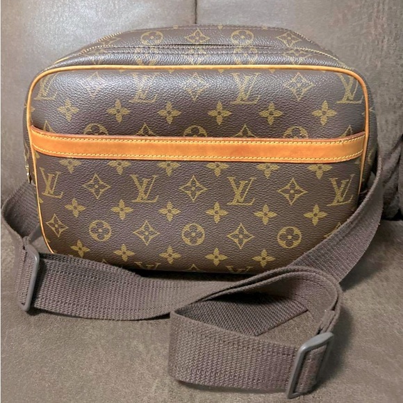 Louis Vuitton Handbags - Louis Vuitton Vintage Monogram Reporter PM Shoulder Bag. Rank AB